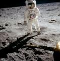 Едвин Баз Олдрин на Месечината фотографиран од Армстронг со Hasselblad фотоапарат на 70-милиметарски филм