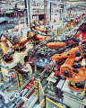 Производствена линија составена од индустриски роботи конструирани од КУКА Роботикс.
