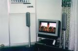 Loewe Aconda систем за домашно кино на штандот на КОДИ