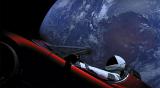 Камерата поставена на вселенскиот Tesla Roadster ја покажува топчестата Земја во заднина - ова сигурно нема да им се допадне на рамноземјаните!