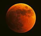 Затемнување на Месечината - фотографијата е направена од страна на Скопското Астрономско Друштво при лунарната еклипса проследена во 2011 година