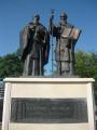 Кирил и Методија, споменик поставен пред Камениот Мост во Скопје