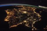 Ноќна фотографија на Пиринејскиот Полуостров направена од вселената