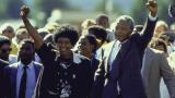Нелсон Мандела на излегува од затвор