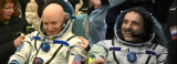 Астронаутите Скот Кели и Михаил Корниенко непосредно по нивното приземјување во Казахстан
