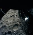 Аполо 13 ја заобиколува Месечината