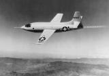 Американскиот пробен пилот Чарлс Јегер ја проби звучната бариера на 14.10.1947 г, летајки со експерименталниот авион Bell X-1 на висина од 12 800 метри стапки, со брзина од 1078 km/h (670 милји на час).