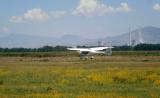 Пристигнување на УЛВ Кора на спортскиот аеродром во Битола