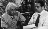 Лео Силард и Алберт Ајнштајн во писмо до Рузвелт ќе се заложат развој на нуклеарно оружје од страна на САД