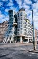 Танцувачките згради Џинџер и Фред во Прага се уште едно дело на Френк Гери