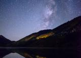 Фотографија на ноќно небо направена при осетливост 6.400 ISO, експозиција 15 секунди и бленда 1,8.
