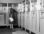 Грејс Хопер во компјутерската лабораторија