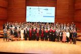 Заедничка фотографија на професорите, магистрите, дипломците и дел од нивните родители