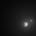 Слика направена од LEIA на која се видливи Дидим и Диморфос заедно со облакот од материјал