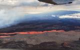 Снимка на ерупцијата направена од воздух, вчера, од страна на Американската геолошка служба