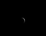 На 24-тиот ден на летот од мисијата Артемида I, оптичката навигациска камера на Орион ја сними оваа црно-бела фотографија на Земјата.