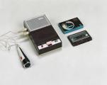 На Меѓународната радио изложба во 1963 година, Philips EL 3300 бил првиот уред со новиот медиум за снимање: компактната аудио касета 