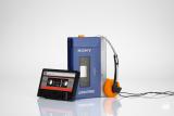 На 1 јули 1979 година во Јапонија започала продажбата на првиот персонален аудиокасетофон Walkman TPS-L2 на Sony