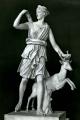 Грчко-римска мермерна статуа на божицата на ловот Артемида / Дијана, в. 1 век н.е., Музеј Лувр, Париз