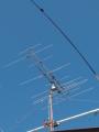 Слика 1: Антената за двометарскиот банд е поставена над антената за четириметарскиот банд
