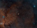 Широкоаголен поглед на пределот на небото околу маглината NGC 6164/6165