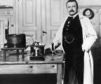 Во 1898 година Валдемар Пулсен (Valdemar Poulsen) го патентира својот Telegraphon