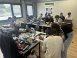 Работна атмосфера на натпреварот во лабораторијата за производство ФЕИТ ФАБЛАБ